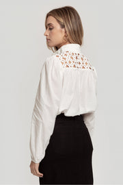 CAMISA DETALLE CROCHET